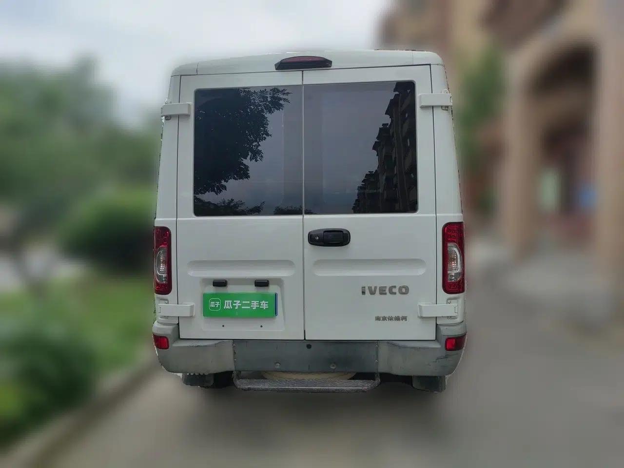 Iveco Power Daily 2017 2.5T Classic A32 Mid-Roof 6-7 Seater Bus 47Z5 — миниатюра 5