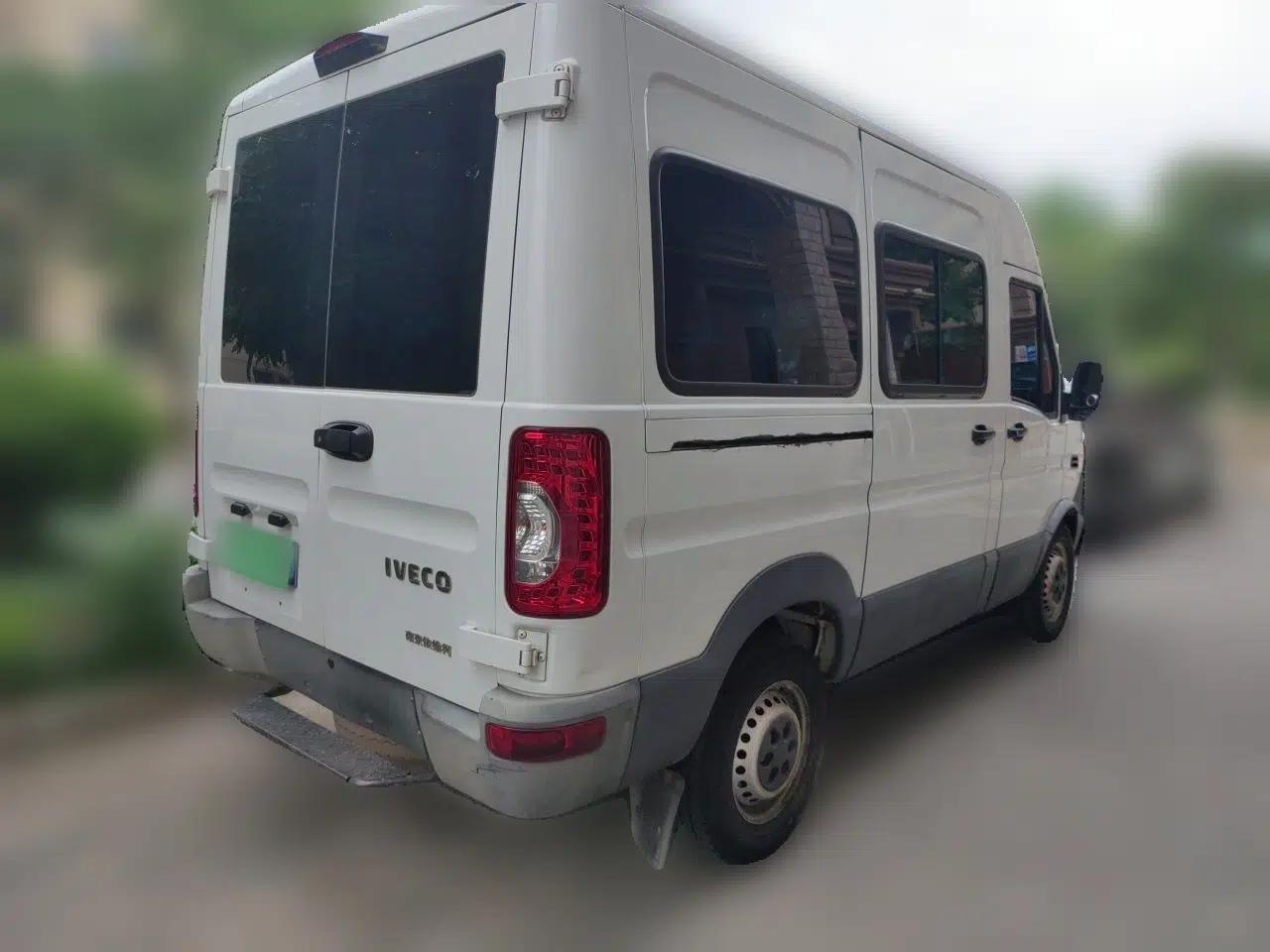 Iveco Power Daily 2017 2.5T Classic A32 Mid-Roof 6-7 Seater Bus 47Z5 — миниатюра 6
