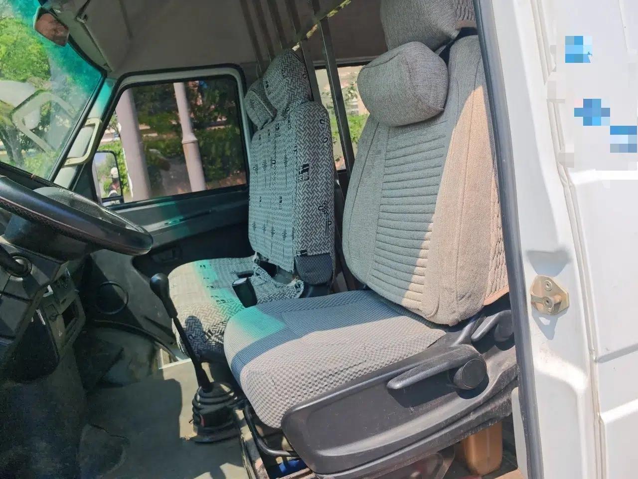Iveco Daily 2017 2.5T A35 Low-Roof 5-7 Seater Passenger Van 47Z5 — миниатюра 15