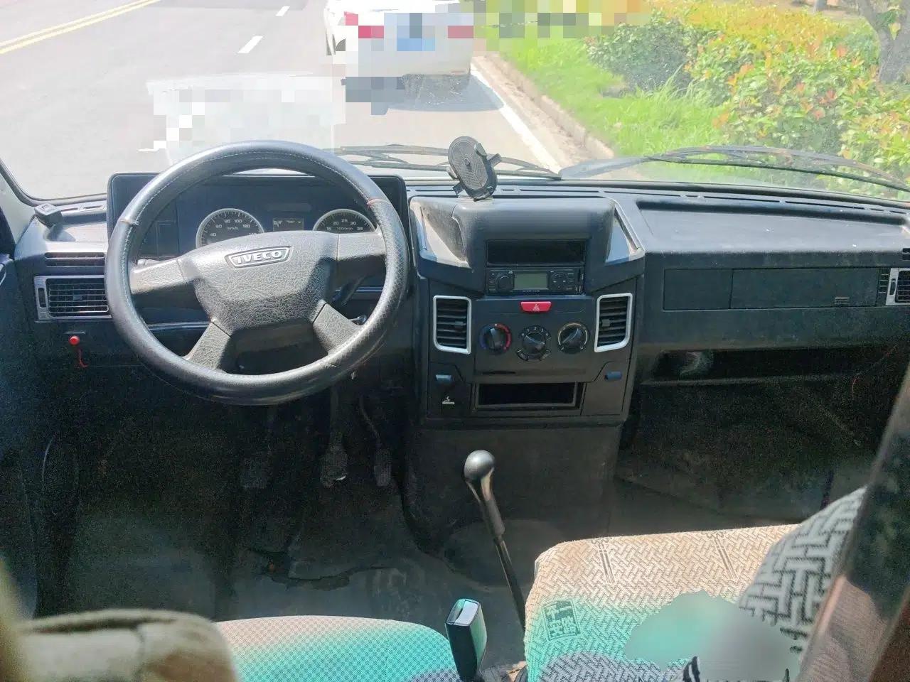 Iveco Daily 2017 2.5T A35 Low-Roof 5-7 Seater Passenger Van 47Z5 — миниатюра 9