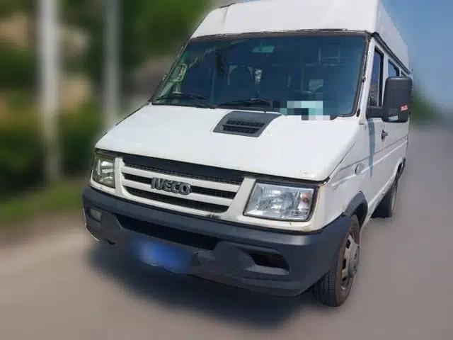 Iveco Daily 2017 2.5T A35 Low-Roof 5-7 Seater Passenger Van 47Z5