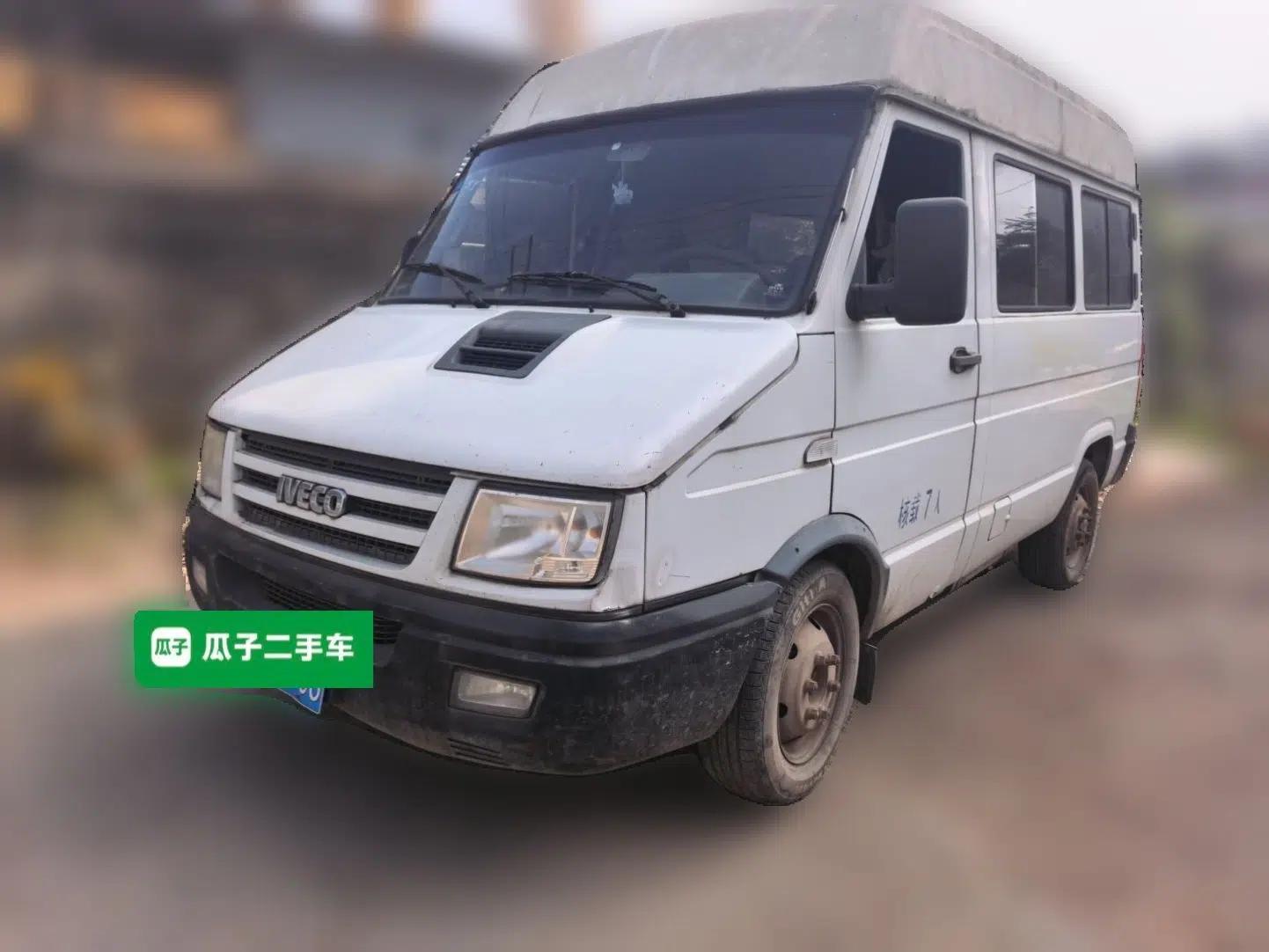Iveco Daily 2012 Iveco 2.8 manual diesel (7-seater) — миниатюра 1
