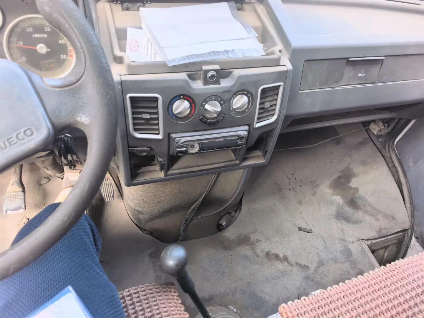 Iveco Daily 2012 Iveco 2.8 manual diesel (7-seater) — миниатюра 13