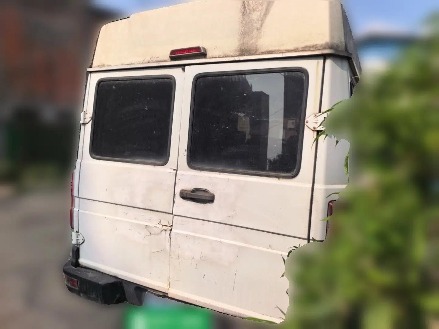 Iveco Daily 2012 Iveco 2.8 manual diesel (7-seater) — миниатюра 6