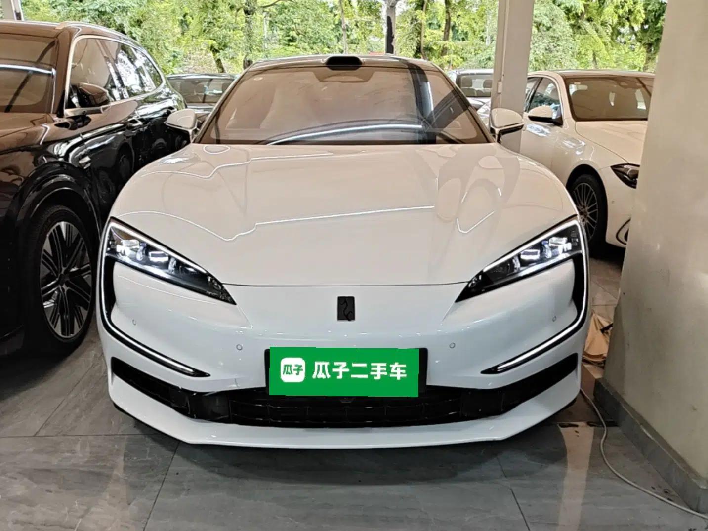 Yangwang U7 2025 PHEV Five-Seat Luxury Edition — миниатюра 2