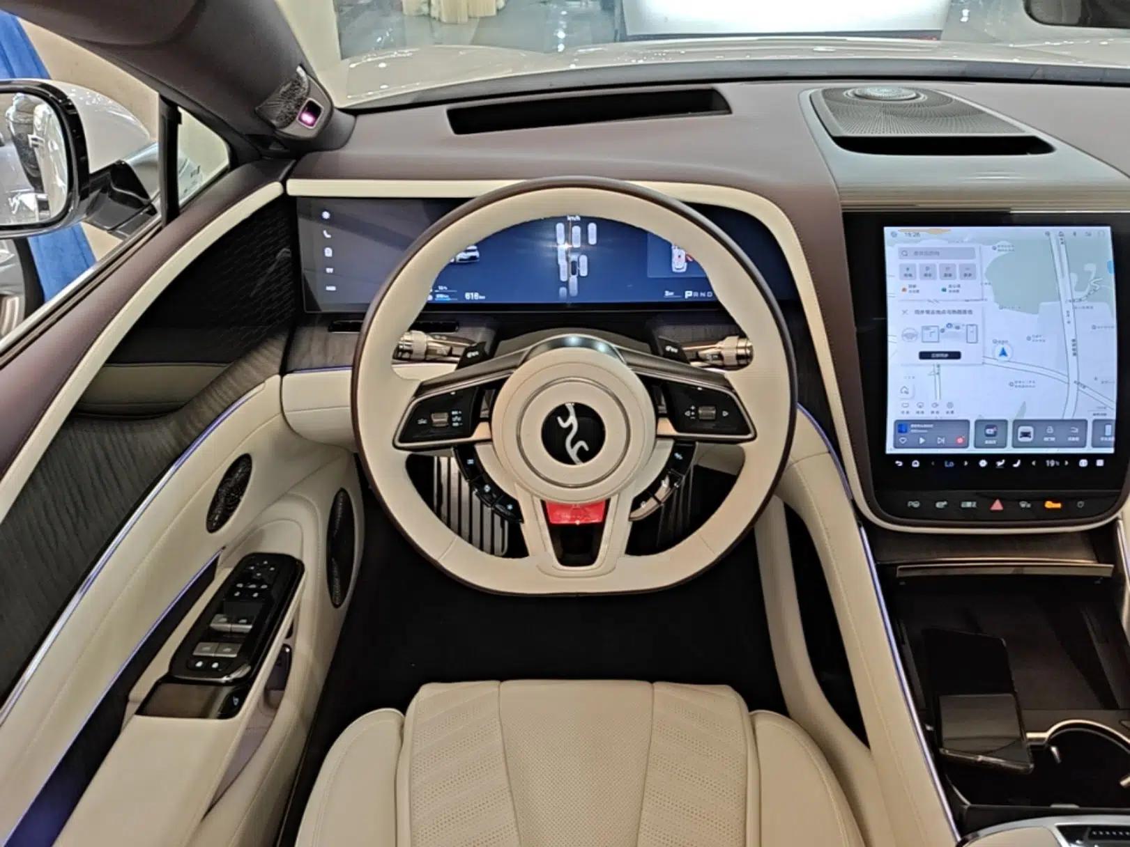 Yangwang U7 2025 PHEV Five-Seat Luxury Edition — миниатюра 13