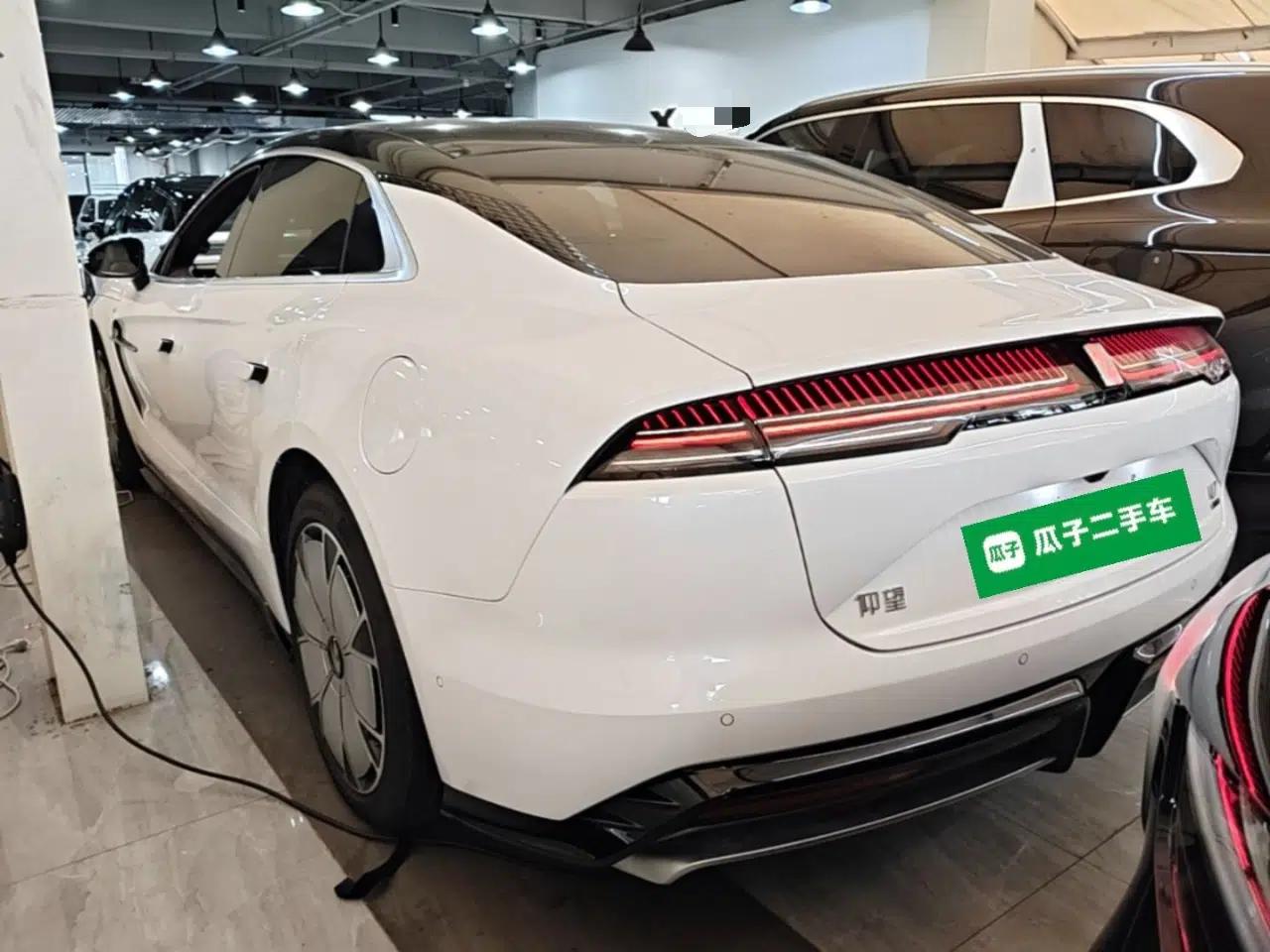 Yangwang U7 2025 PHEV Five-Seat Luxury Edition — миниатюра 4