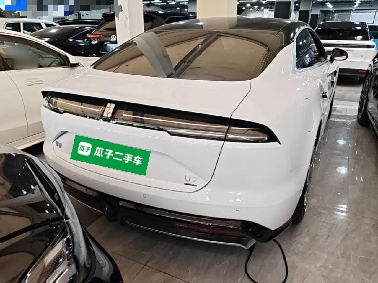 Yangwang U7 2025 PHEV Five-Seat Luxury Edition — миниатюра 5