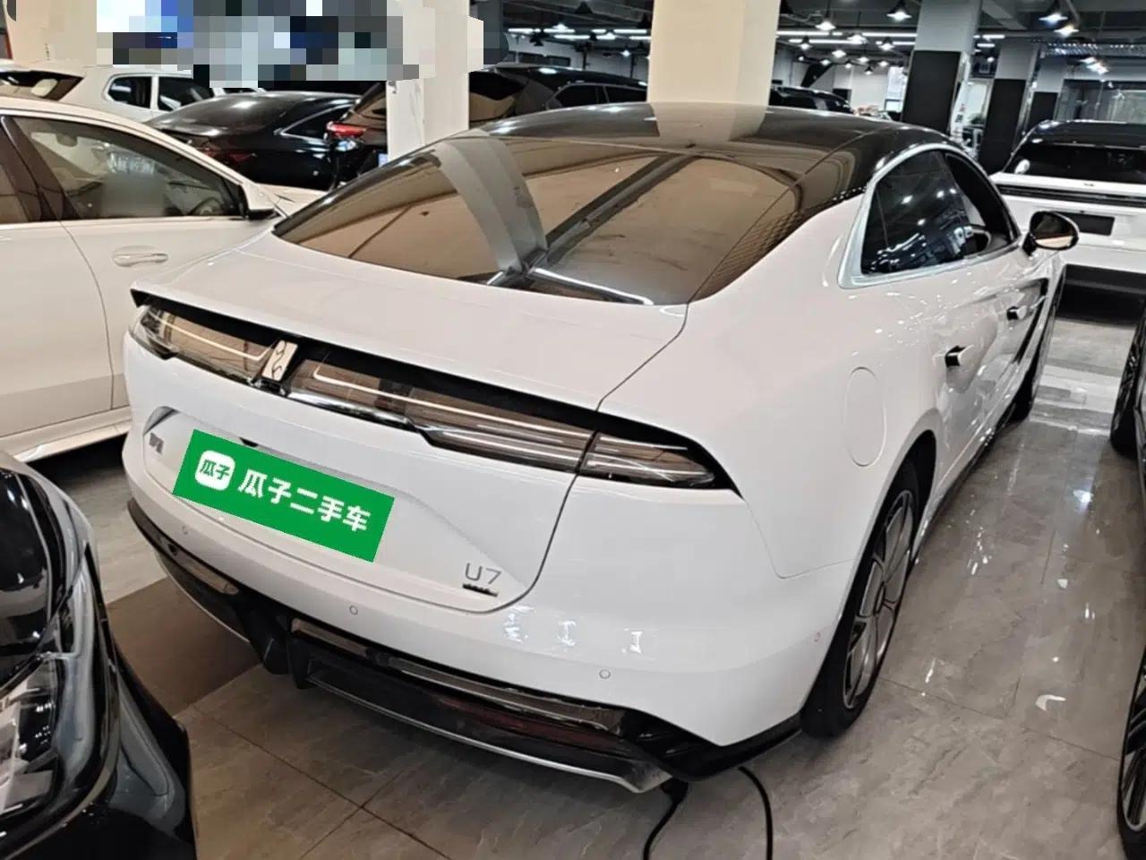Yangwang U7 2025 PHEV Five-Seat Luxury Edition — миниатюра 6