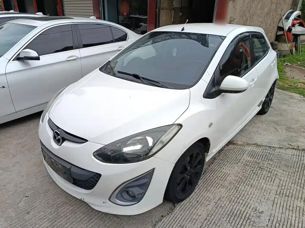 Mazda2 2012 Hatchback Dynamic 1.5L Automatic Value Edition — миниатюра 1