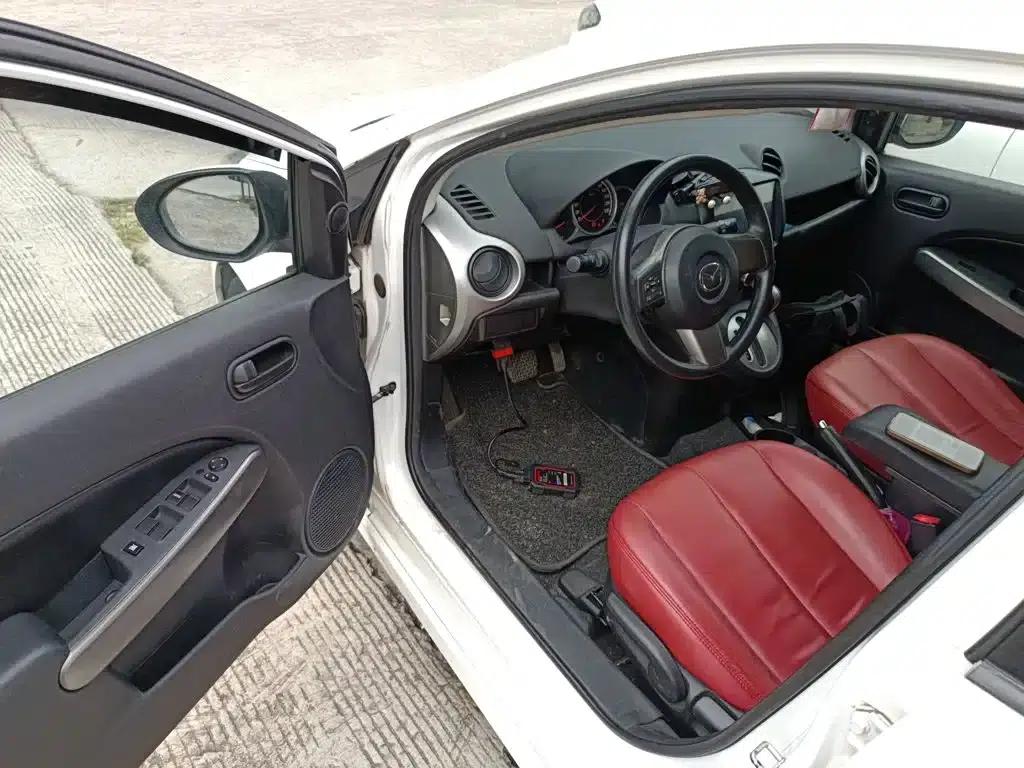 Mazda2 2012 Hatchback Dynamic 1.5L Automatic Value Edition — миниатюра 16