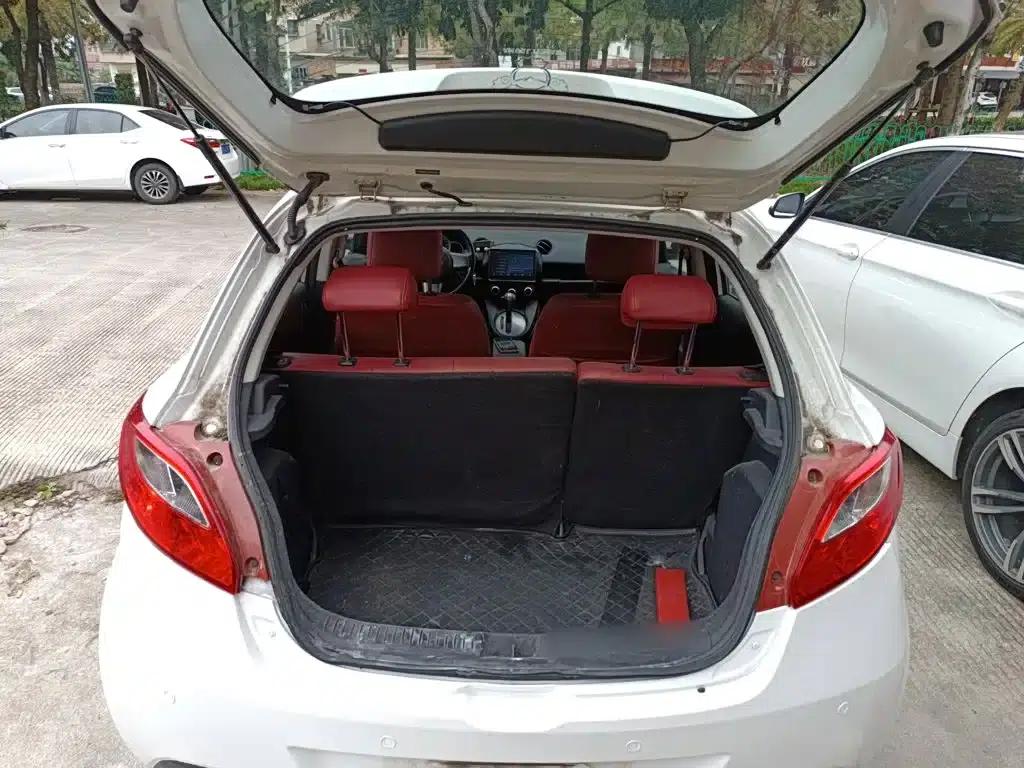 Mazda2 2012 Hatchback Dynamic 1.5L Automatic Value Edition — миниатюра 19