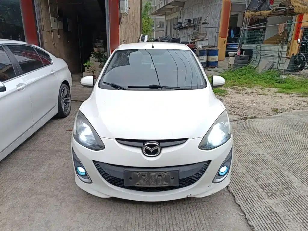 Mazda2 2012 Hatchback Dynamic 1.5L Automatic Value Edition — миниатюра 3