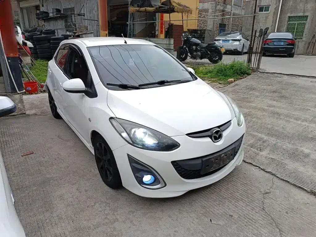 Mazda2 2012 Hatchback Dynamic 1.5L Automatic Value Edition — миниатюра 4