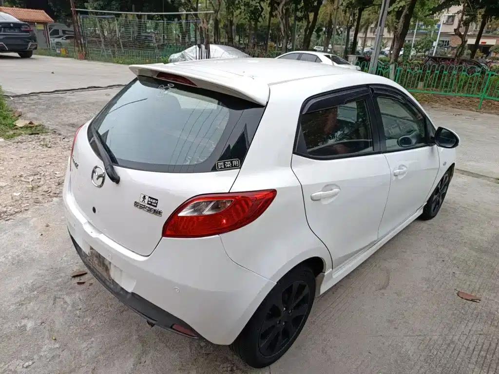 Mazda2 2012 Hatchback Dynamic 1.5L Automatic Value Edition — миниатюра 7