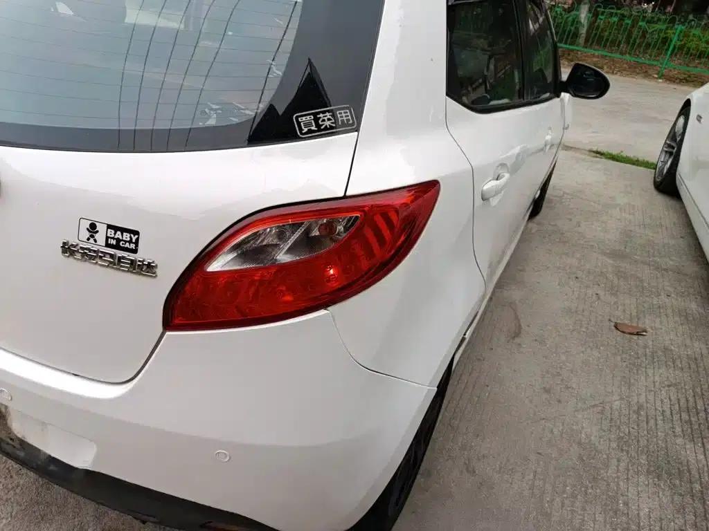 Mazda2 2012 Hatchback Dynamic 1.5L Automatic Value Edition — миниатюра 8