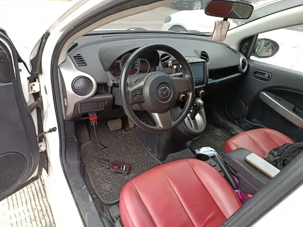 Mazda2 2012 Hatchback Dynamic 1.5L Automatic Value Edition — миниатюра 10