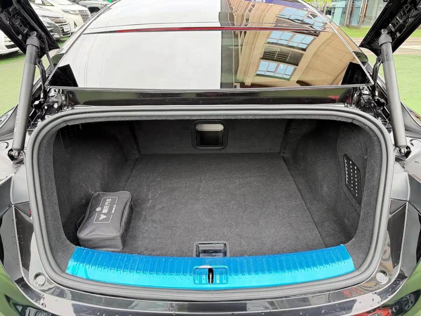 Nezha S 2022 Range Extended Version 1160km Rear-Wheel Drive Large Version — миниатюра 19