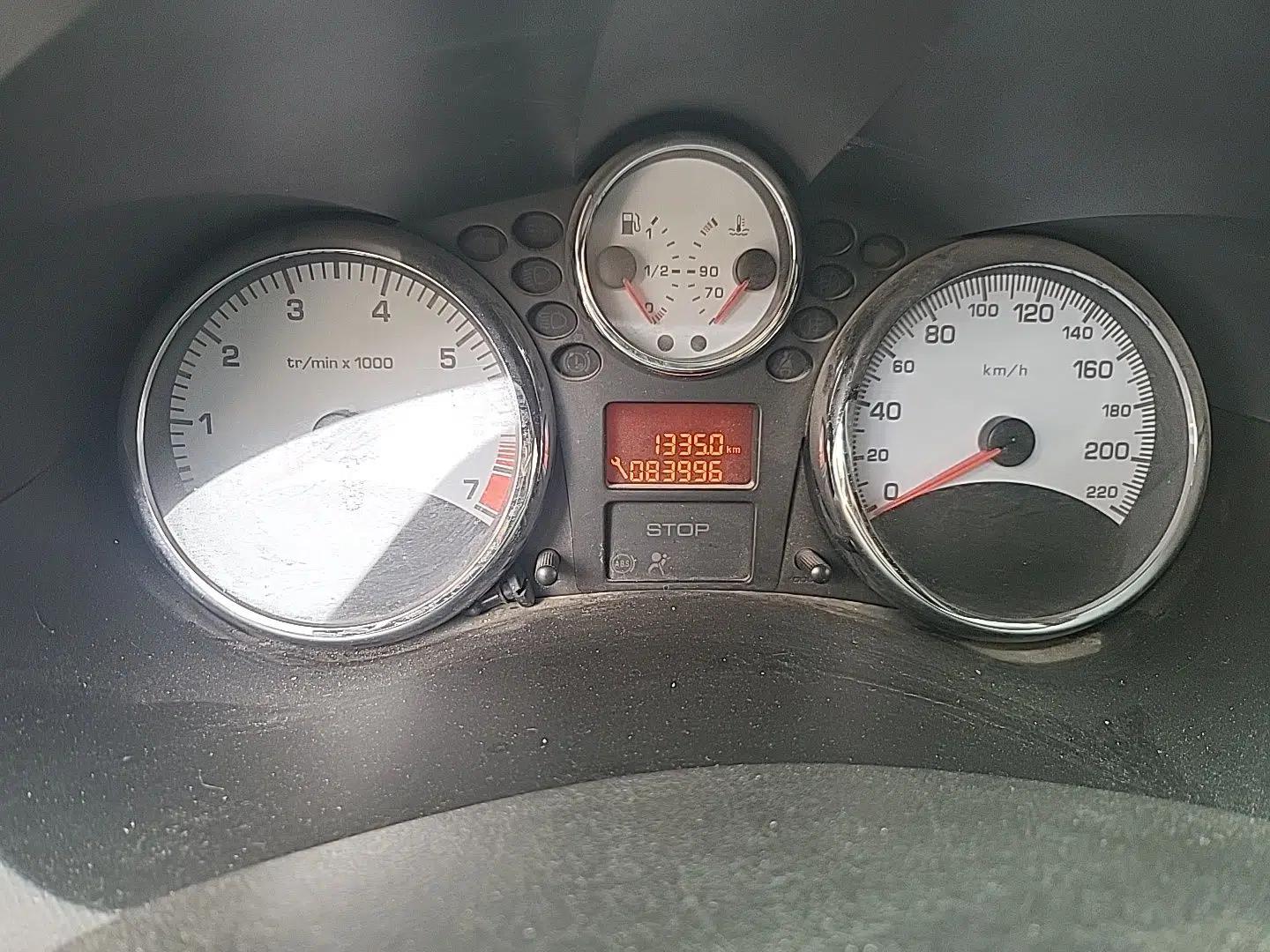 Peugeot 207 2011 Hatchback 1.4L Manual Yule Edition — миниатюра 12