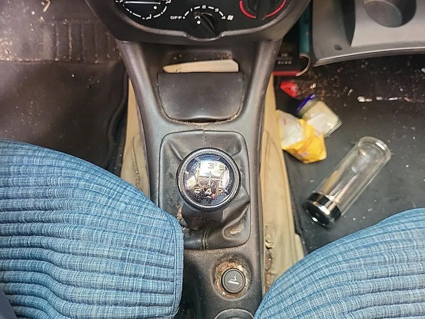 Peugeot 207 2011 Hatchback 1.4L Manual Yule Edition — миниатюра 14