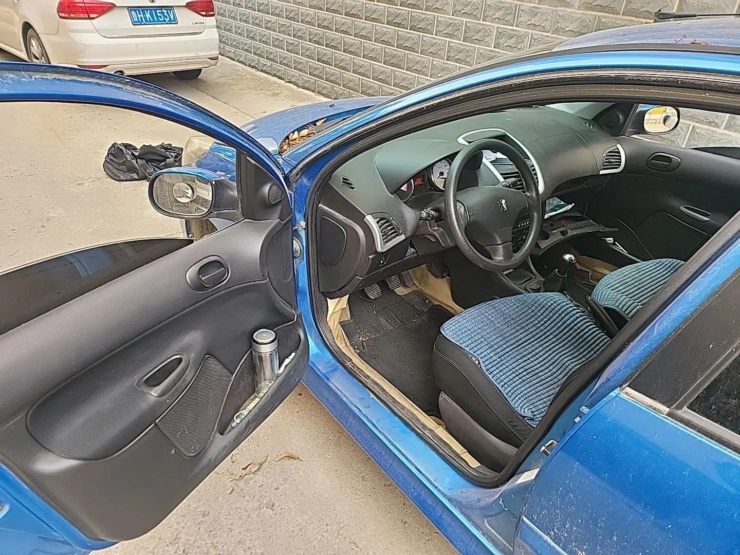 Peugeot 207 2011 Hatchback 1.4L Manual Yule Edition — миниатюра 16