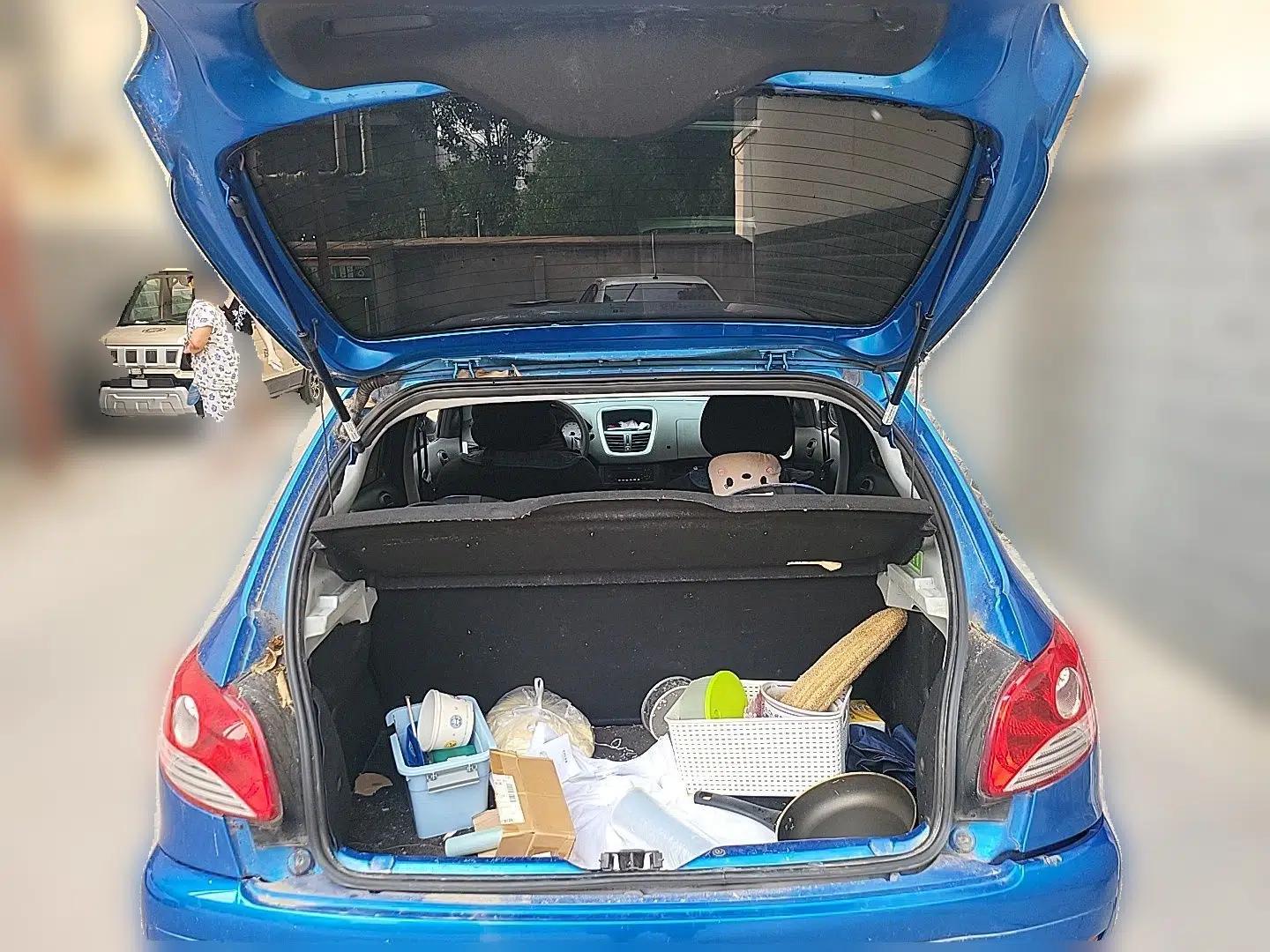 Peugeot 207 2011 Hatchback 1.4L Manual Yule Edition — миниатюра 19