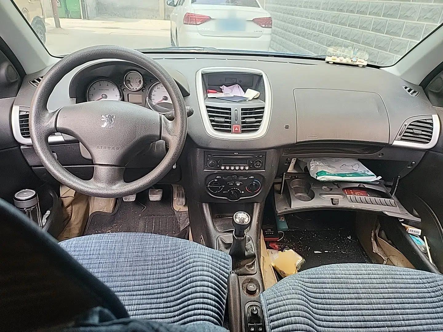 Peugeot 207 2011 Hatchback 1.4L Manual Yule Edition — миниатюра 9