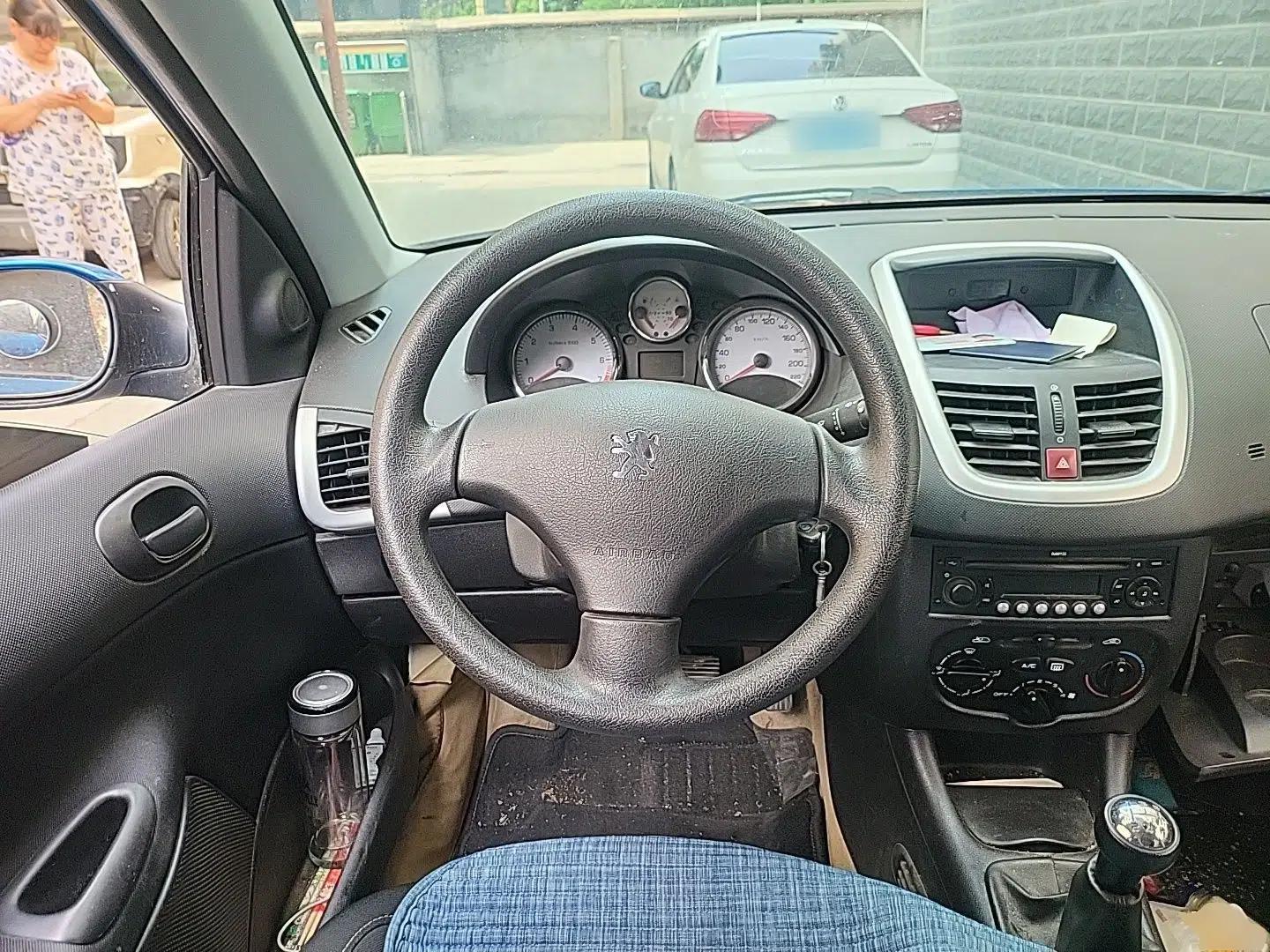 Peugeot 207 2011 Hatchback 1.4L Manual Yule Edition — миниатюра 10