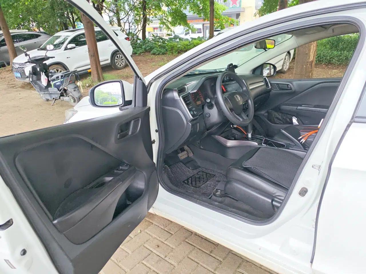 Honda Gienia 2017 1.5L CVT Classic Edition — миниатюра 16