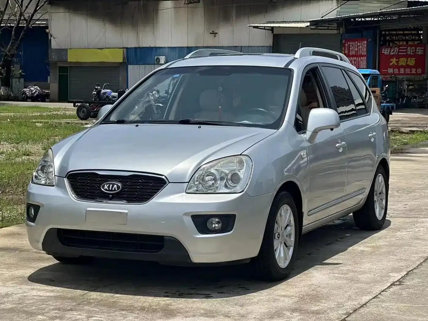 Carens 2011 2.0L 7-seater Automatic Standard Edition — миниатюра 1