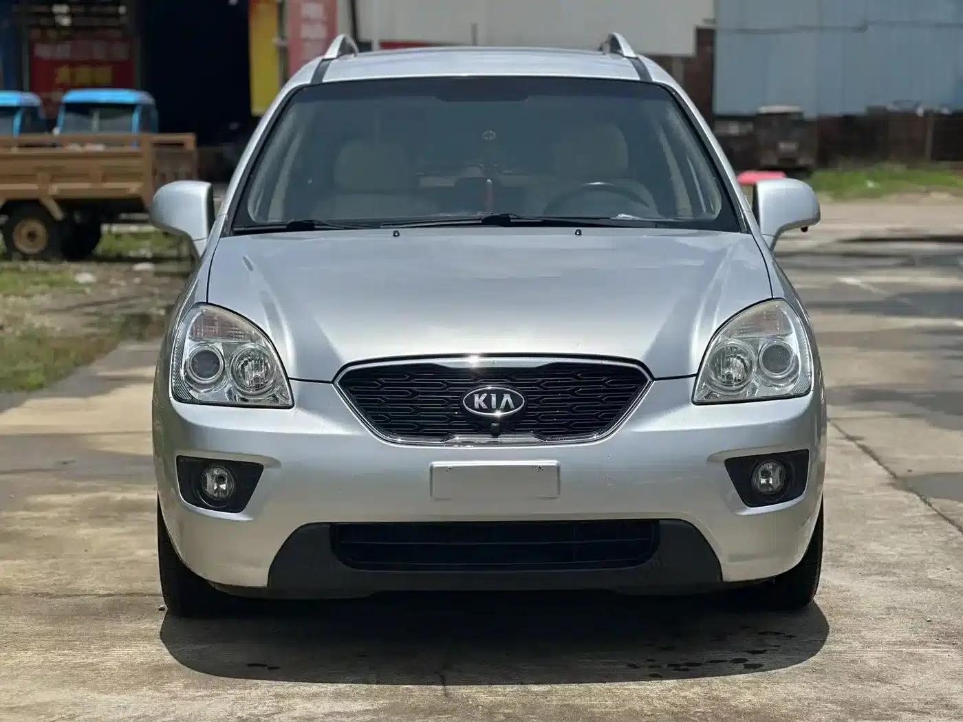 Carens 2011 2.0L 7-seater Automatic Standard Edition — миниатюра 2