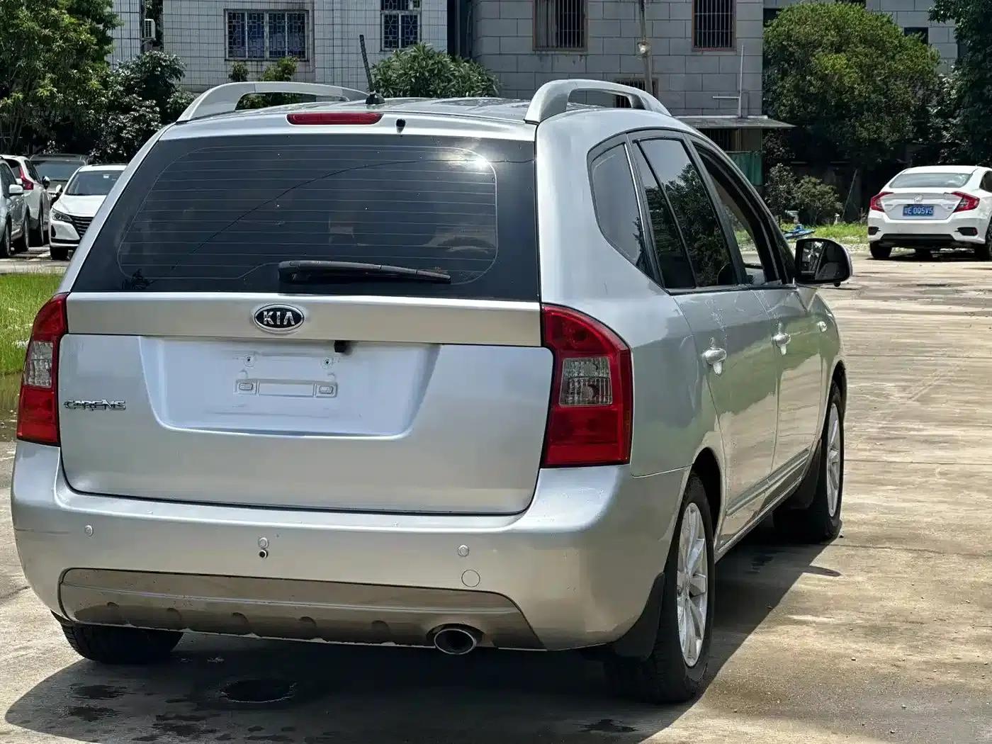 Carens 2011 2.0L 7-seater Automatic Standard Edition — миниатюра 11