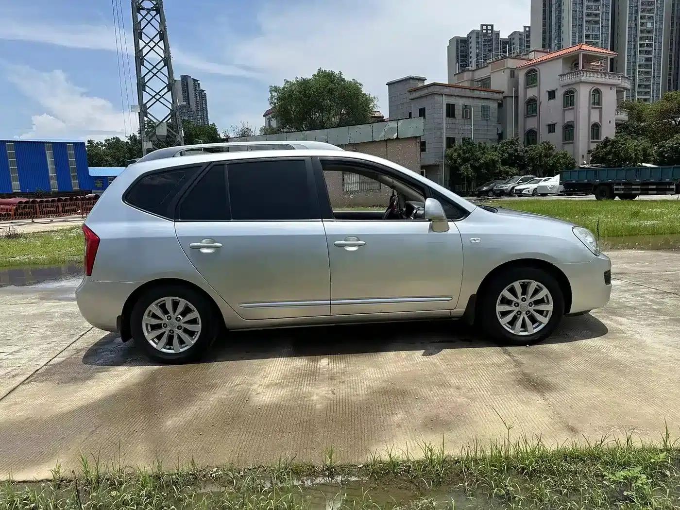 Carens 2011 2.0L 7-seater Automatic Standard Edition — миниатюра 13
