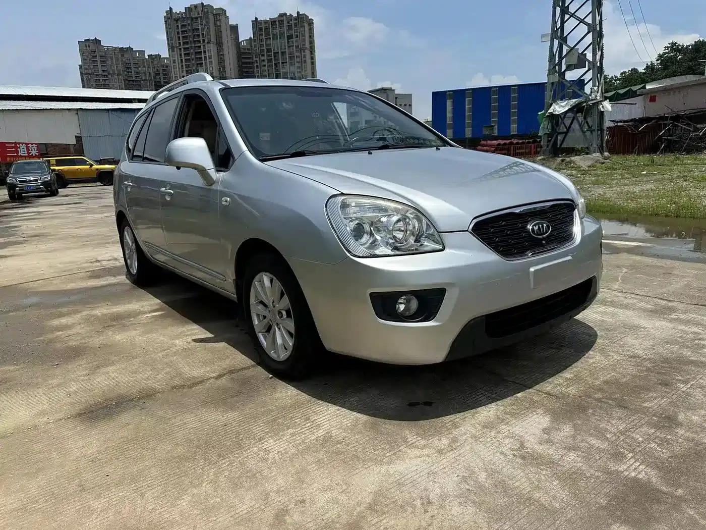 Carens 2011 2.0L 7-seater Automatic Standard Edition — миниатюра 3