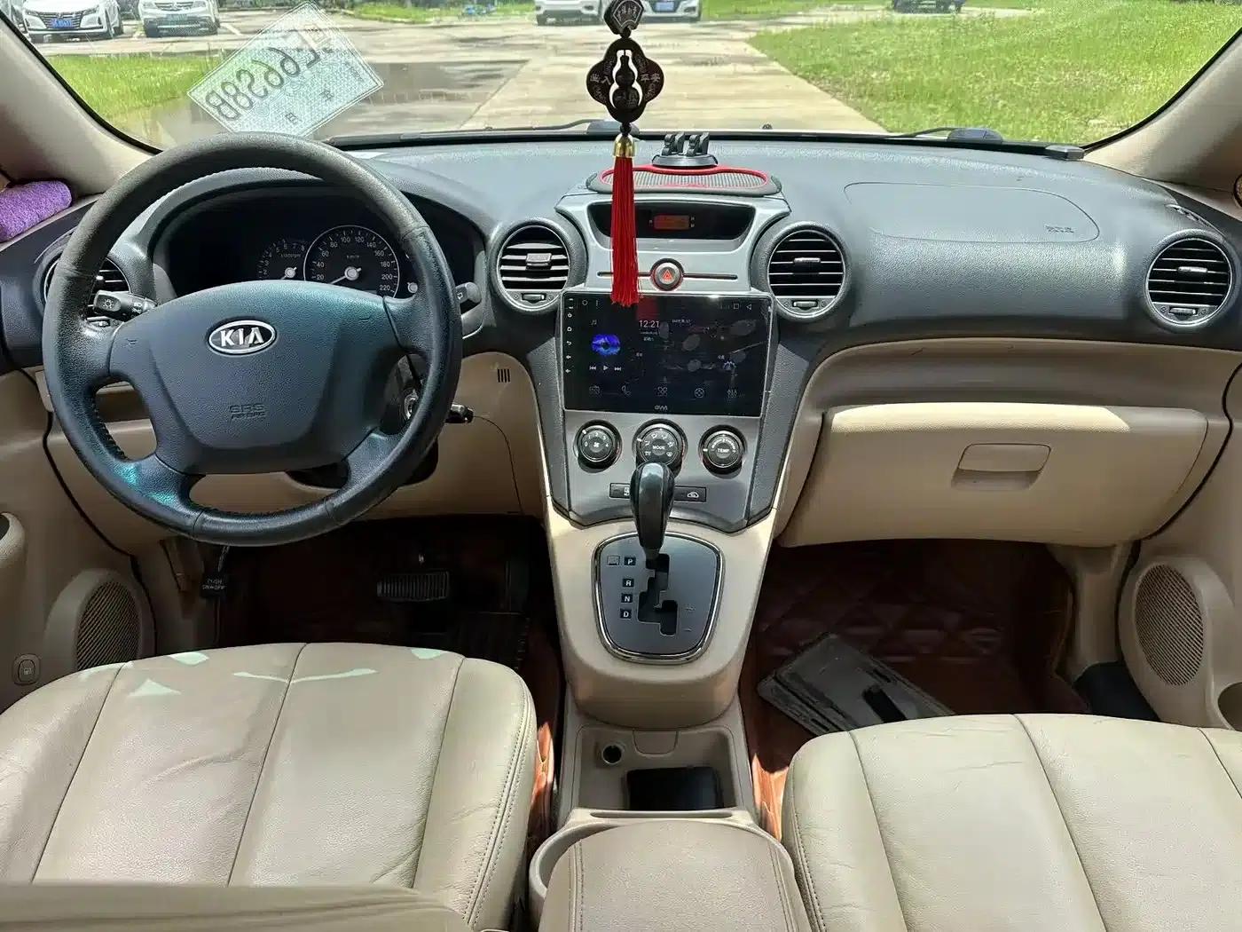 Carens 2011 2.0L 7-seater Automatic Standard Edition — миниатюра 4
