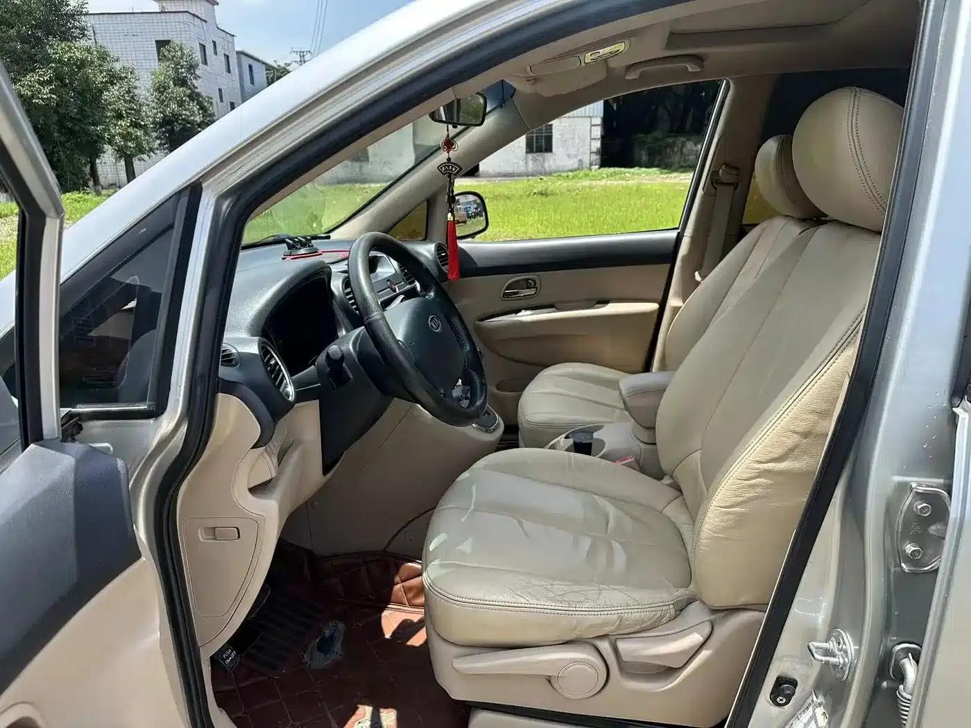 Carens 2011 2.0L 7-seater Automatic Standard Edition — миниатюра 6