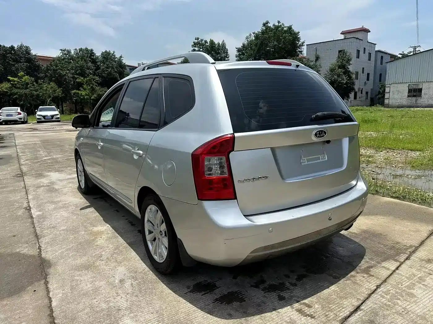 Carens 2011 2.0L 7-seater Automatic Standard Edition — миниатюра 9