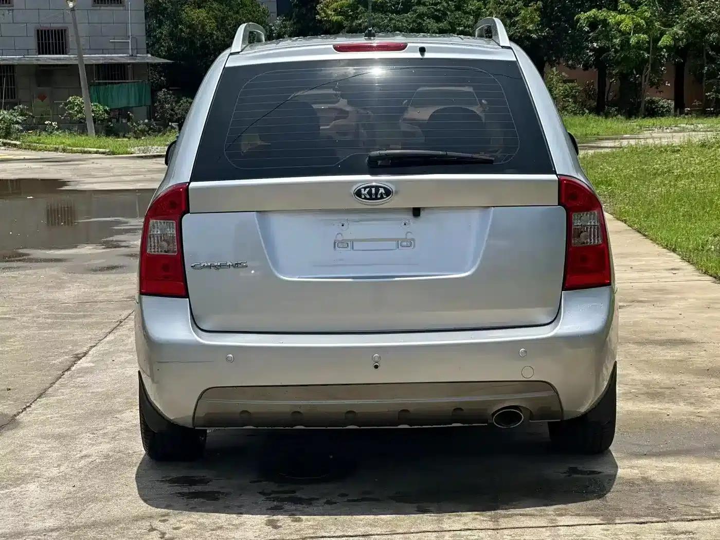 Carens 2011 2.0L 7-seater Automatic Standard Edition — миниатюра 10