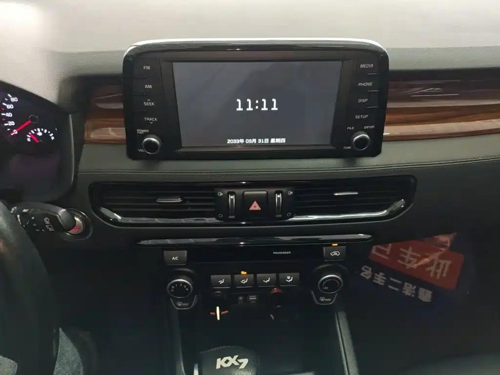 Kia KX7 2017 2.0L Automatic 2WD GLS 5-seater — миниатюра 9
