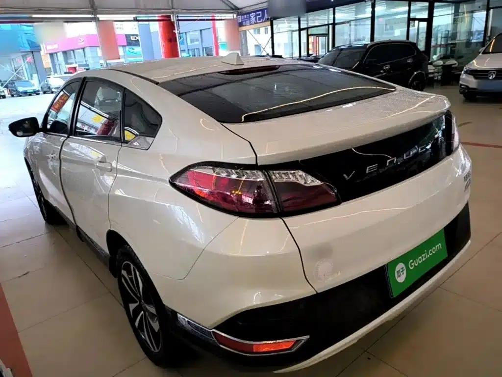 Venucia T90 2018 2.0L CVT Smart Fashion Edition (National V Emission Standard) — миниатюра 23