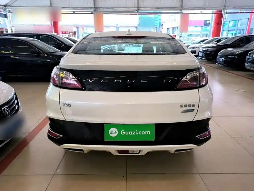 Venucia T90 2018 2.0L CVT Smart Fashion Edition (National V Emission Standard) — миниатюра 4