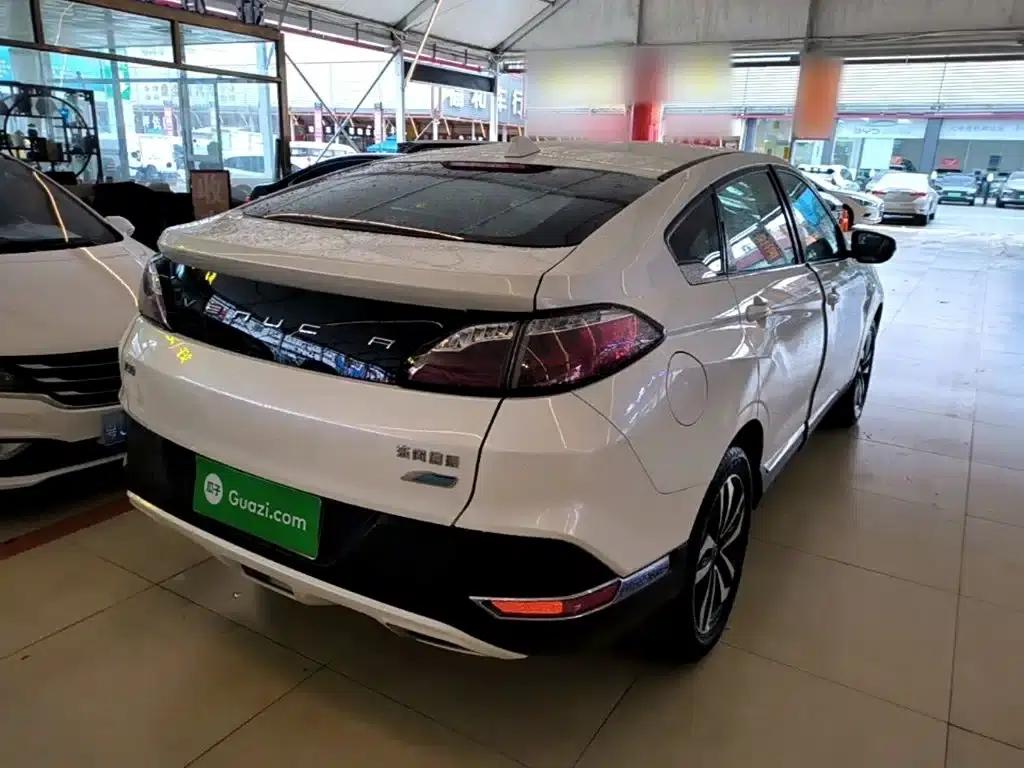 Venucia T90 2018 2.0L CVT Smart Fashion Edition (National V Emission Standard) — миниатюра 5