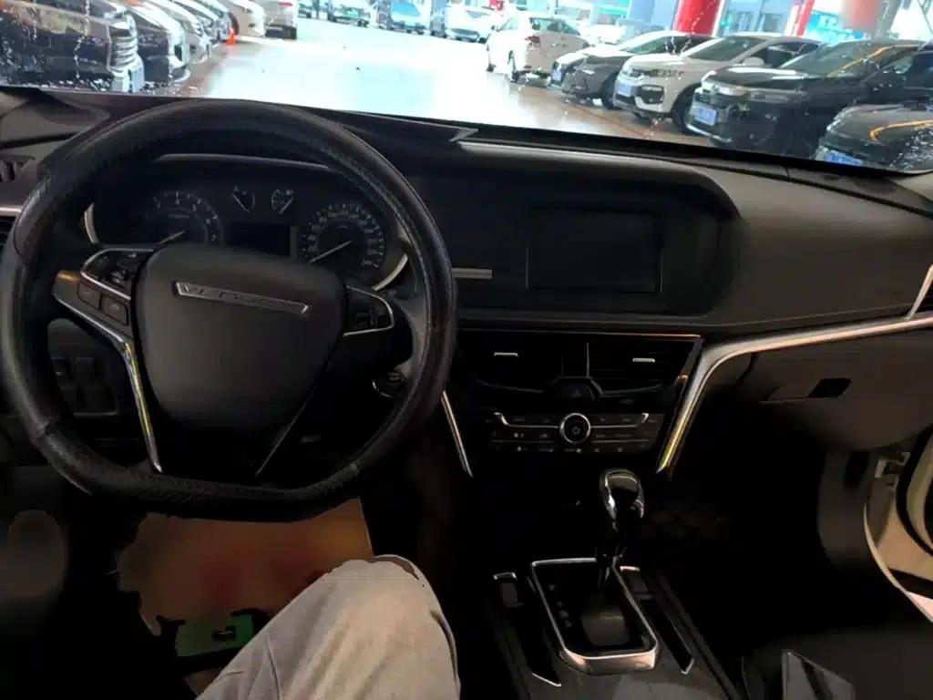Venucia T90 2018 2.0L CVT Smart Fashion Edition (National V Emission Standard) — миниатюра 6