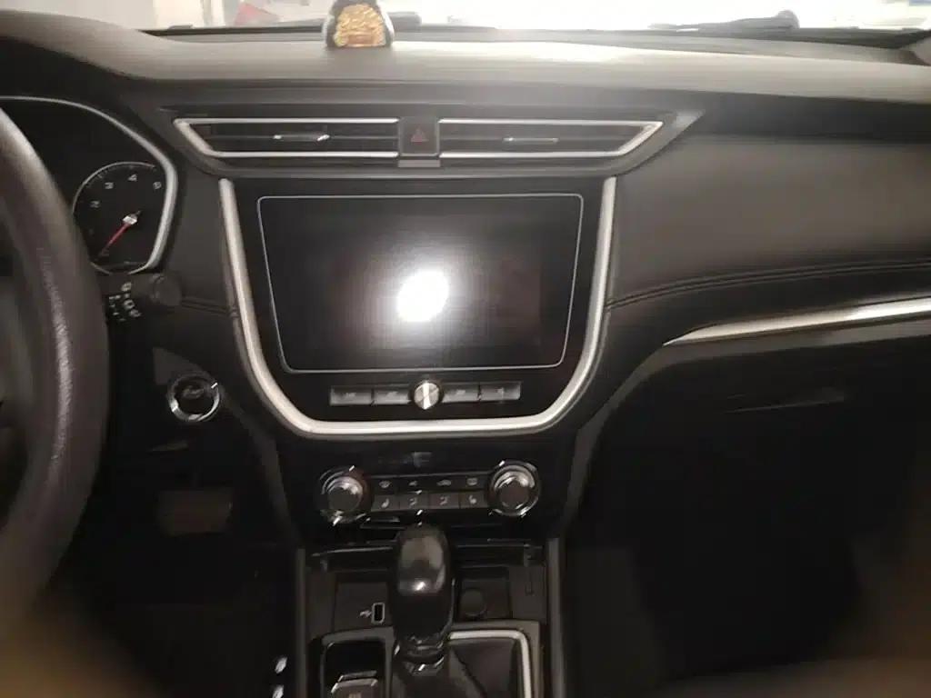 Roewe RX3 2020 1.6L CVT 4G Connected Super Cool Flagship Edition — миниатюра 13