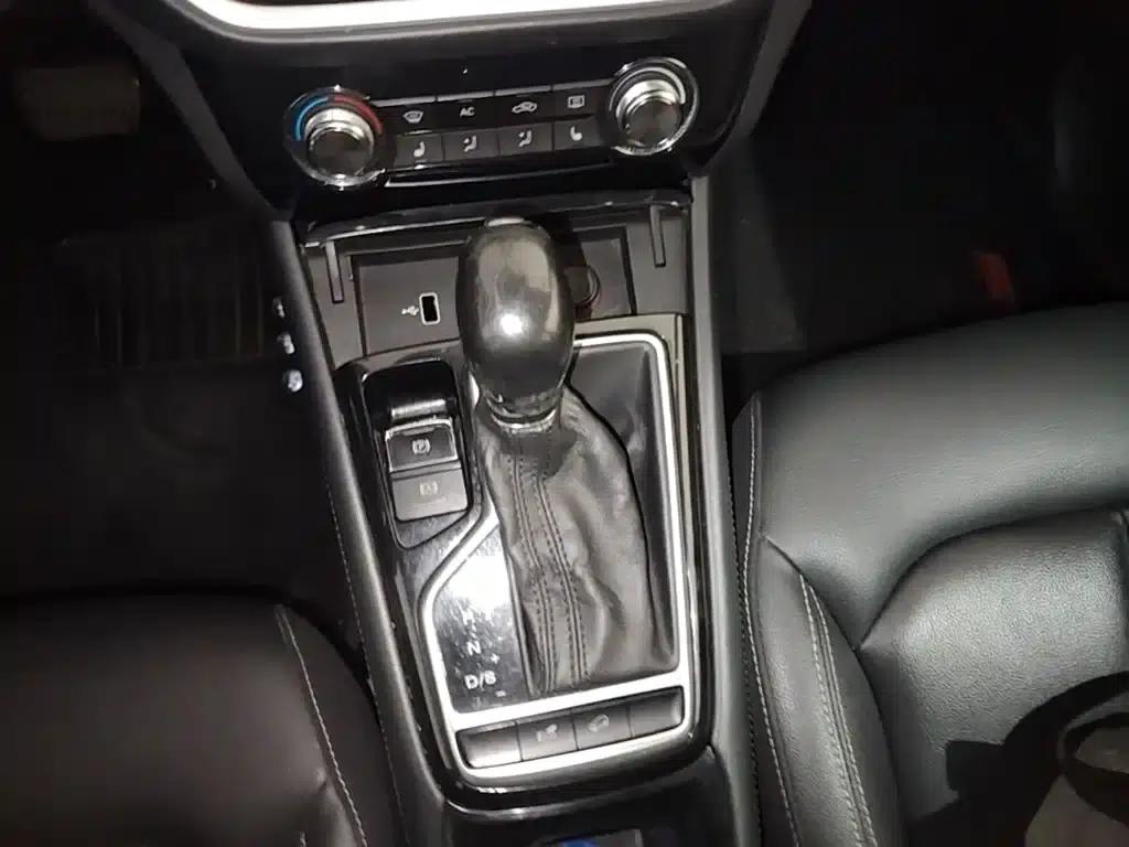 Roewe RX3 2020 1.6L CVT 4G Connected Super Cool Flagship Edition — миниатюра 14