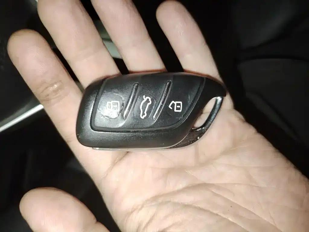 Roewe RX3 2020 1.6L CVT 4G Connected Super Cool Flagship Edition — миниатюра 9