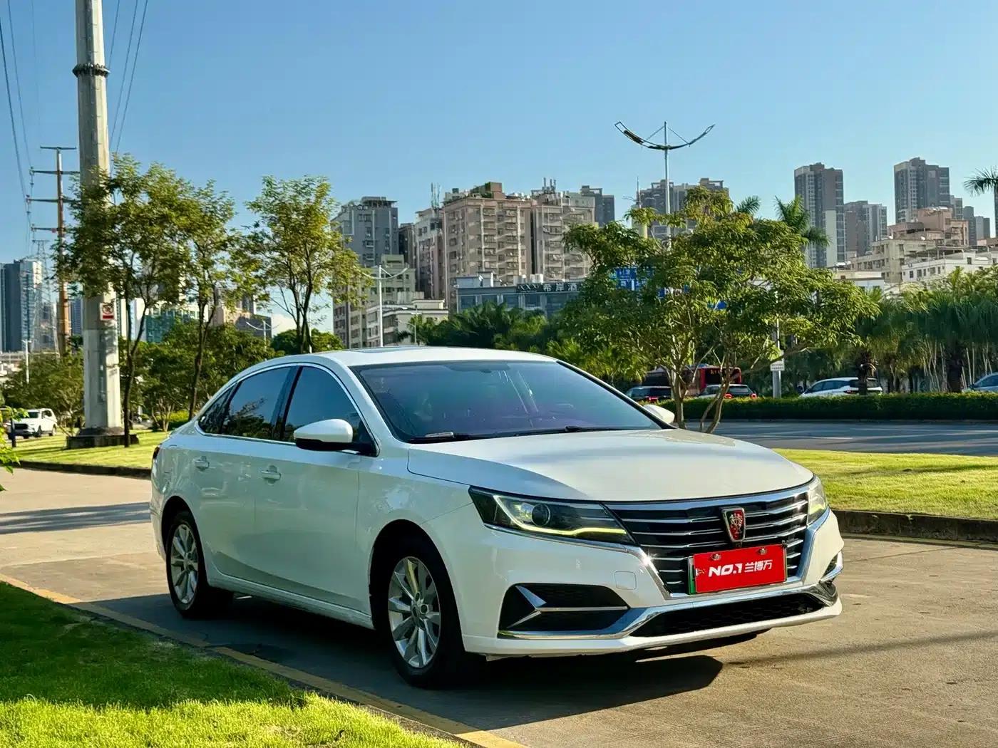 Roewe i6 New Energy 2017 45T Hybrid Connected Smart Edition — миниатюра 2