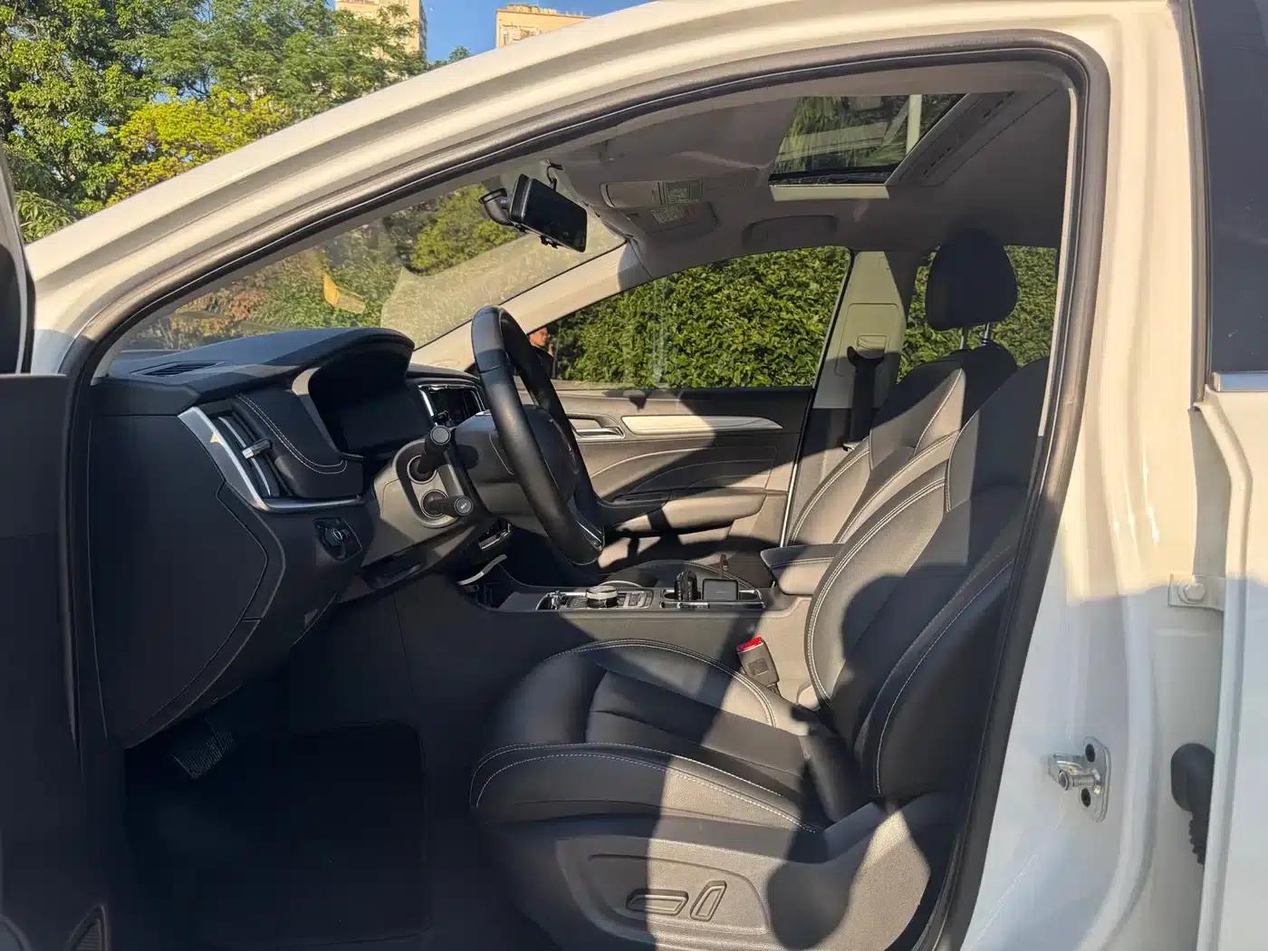 Roewe i6 New Energy 2017 45T Hybrid Connected Smart Edition — миниатюра 11