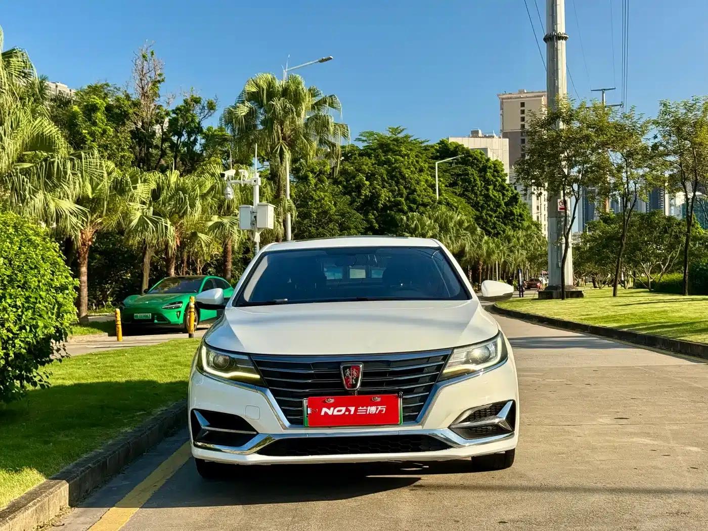 Roewe i6 New Energy 2017 45T Hybrid Connected Smart Edition — миниатюра 3