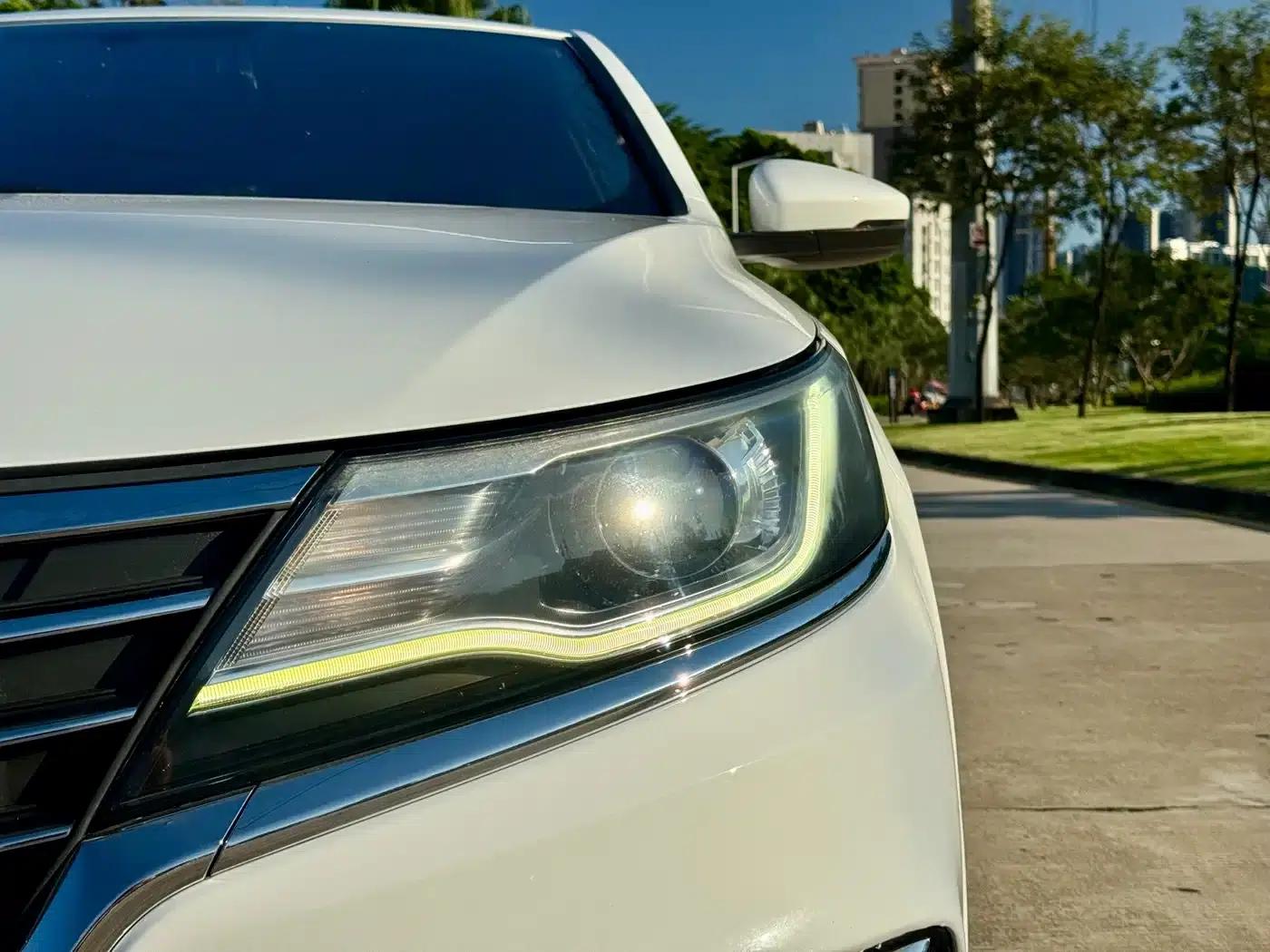 Roewe i6 New Energy 2017 45T Hybrid Connected Smart Edition — миниатюра 4